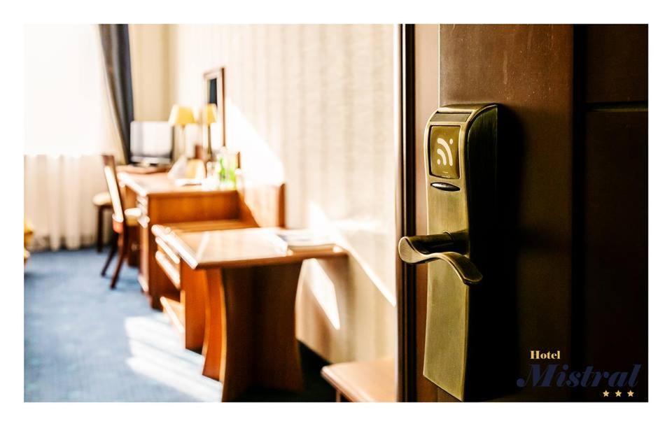 Hotel Mistral Marki  Ngoại thất bức ảnh