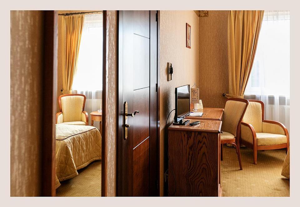Hotel Mistral Marki  Ngoại thất bức ảnh