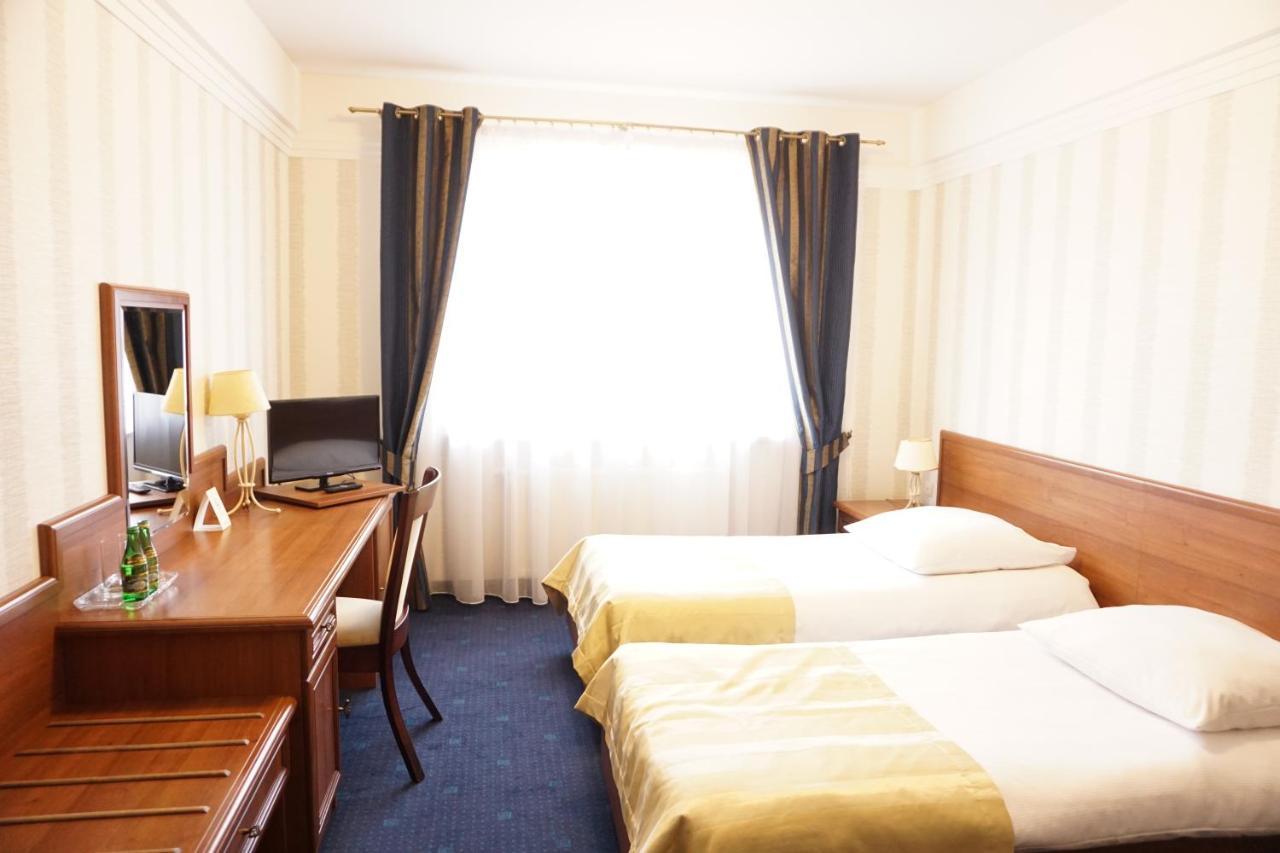 Hotel Mistral Marki  Ngoại thất bức ảnh