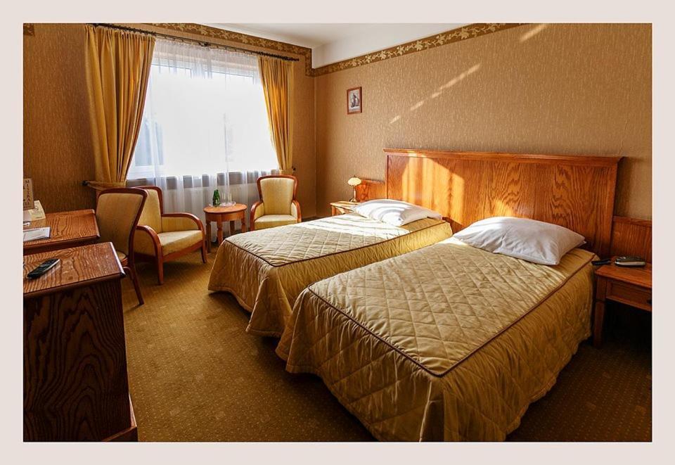 Hotel Mistral Marki  Ngoại thất bức ảnh
