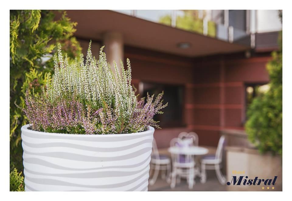Hotel Mistral Marki  Ngoại thất bức ảnh
