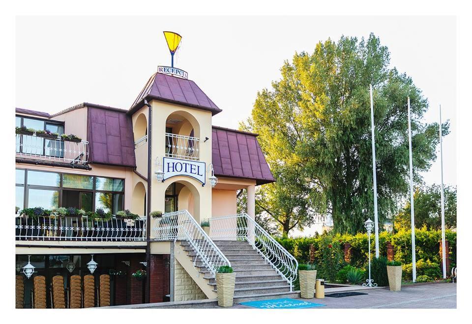 Hotel Mistral Marki  Ngoại thất bức ảnh