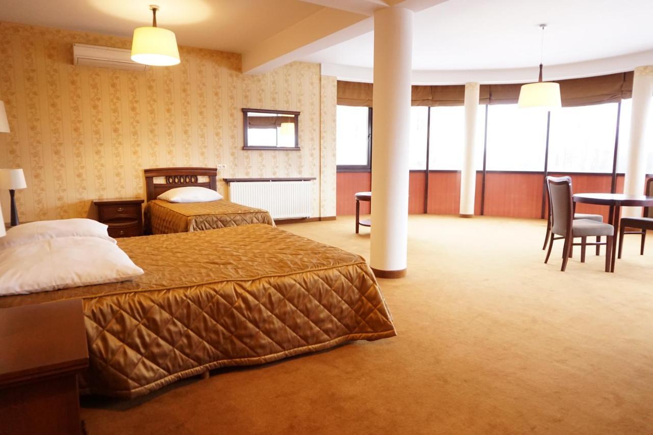 Hotel Mistral Marki  Ngoại thất bức ảnh