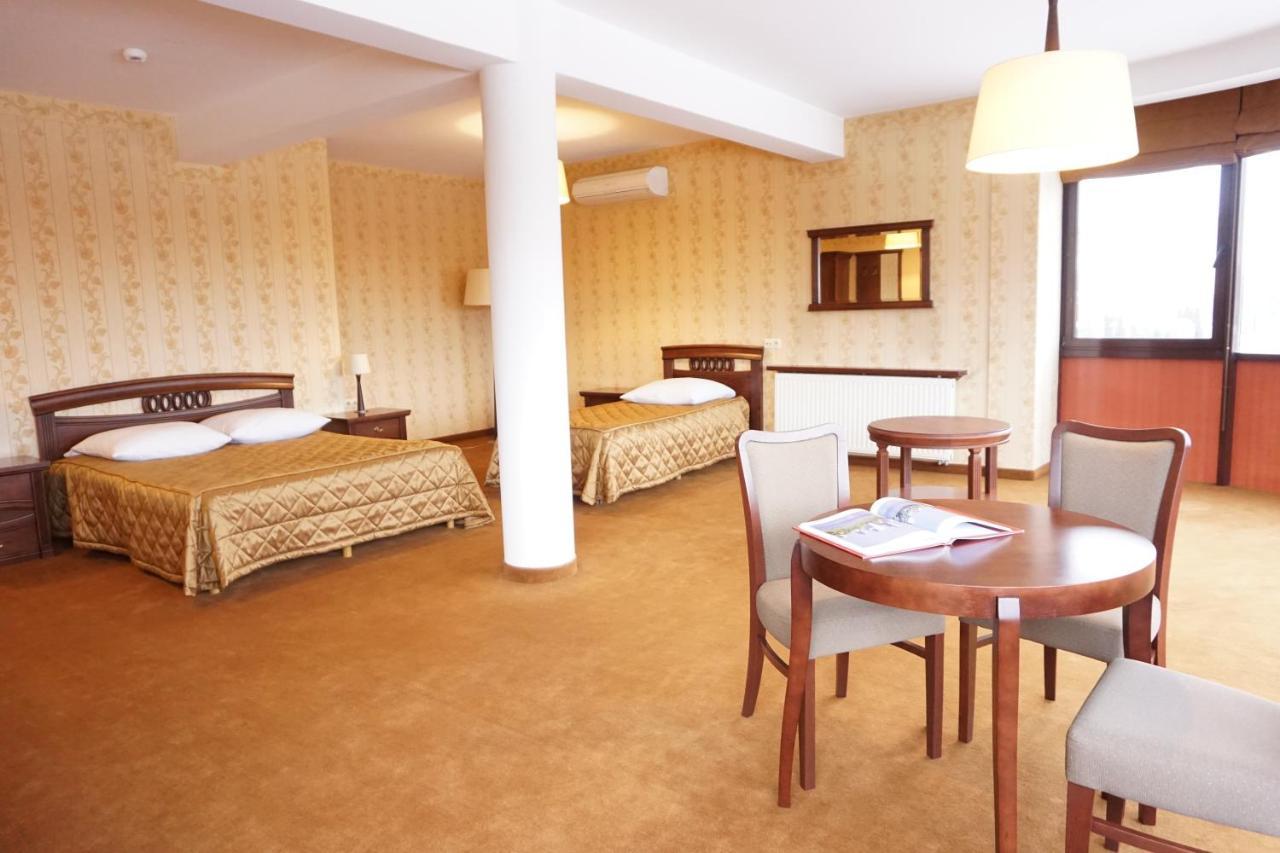 Hotel Mistral Marki  Ngoại thất bức ảnh